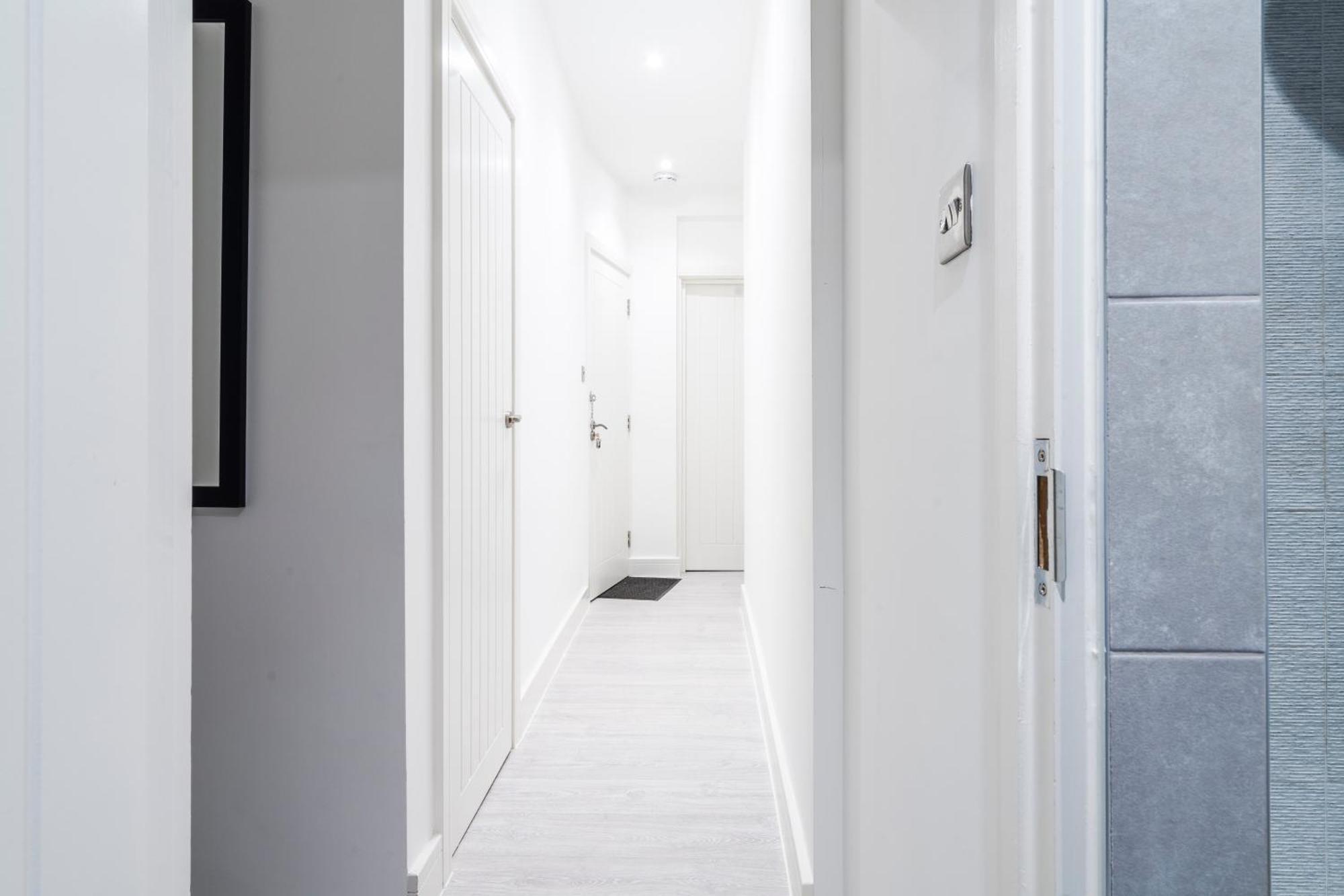 Charming 2-bedroom Town House - Short Walk From The Station
