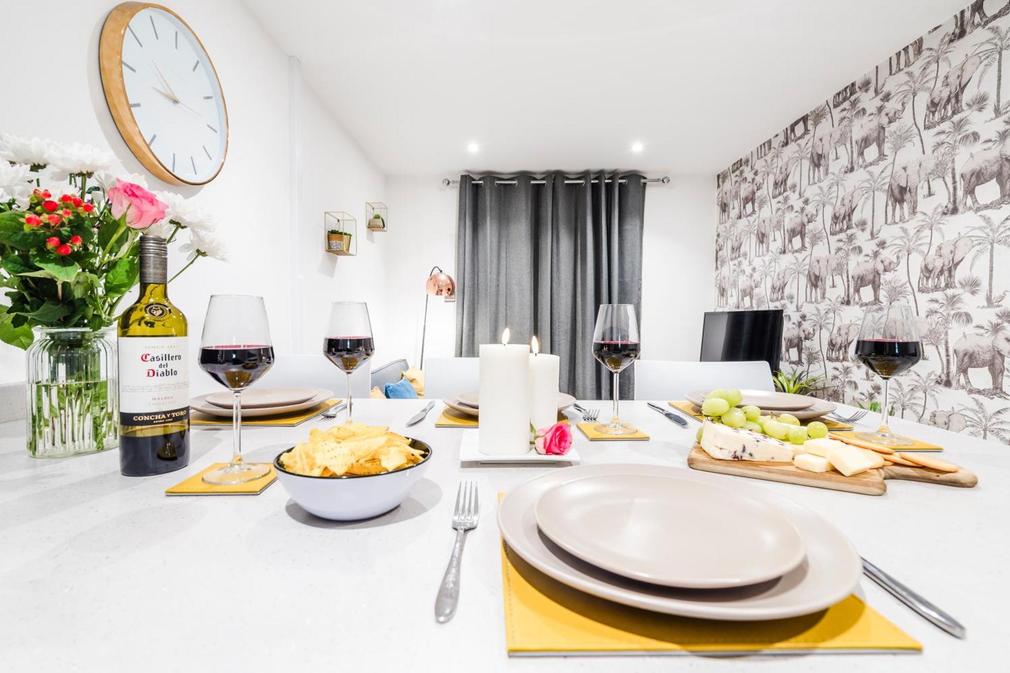 Holiday home Charming 2-bedroom Town House - Short Walk From The Station