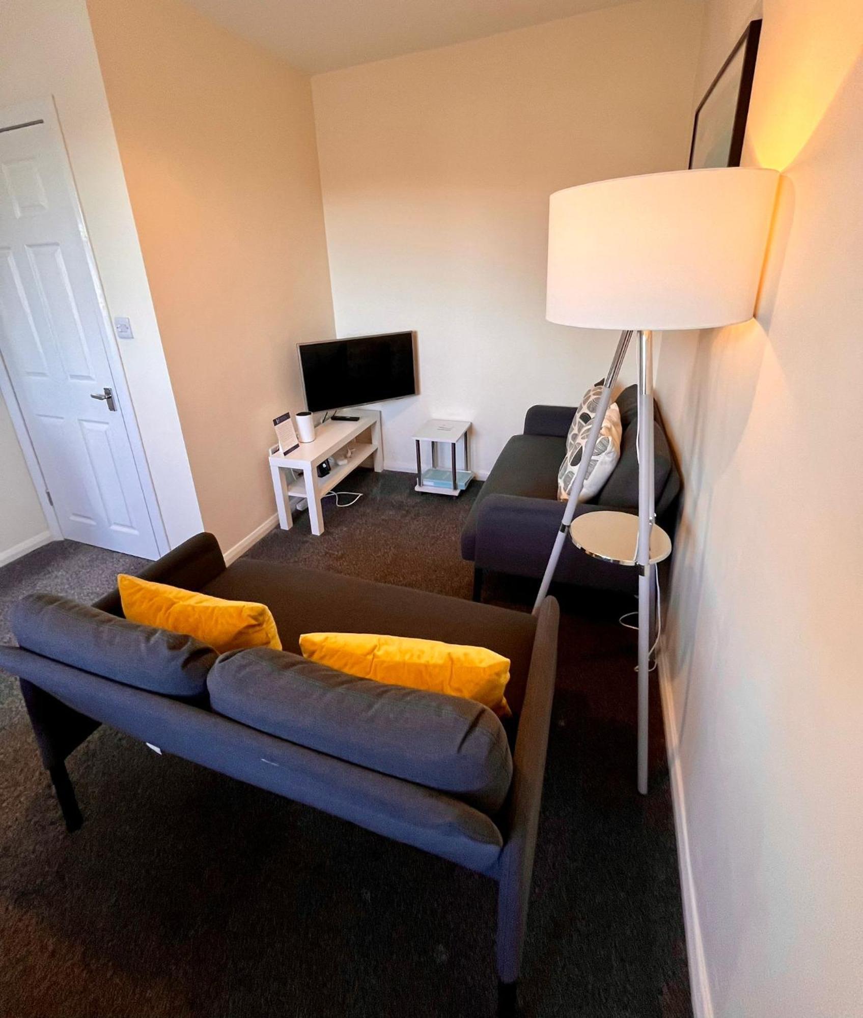 Apartment Central, Newly Refurb 2 Bed Flat With Free Parking