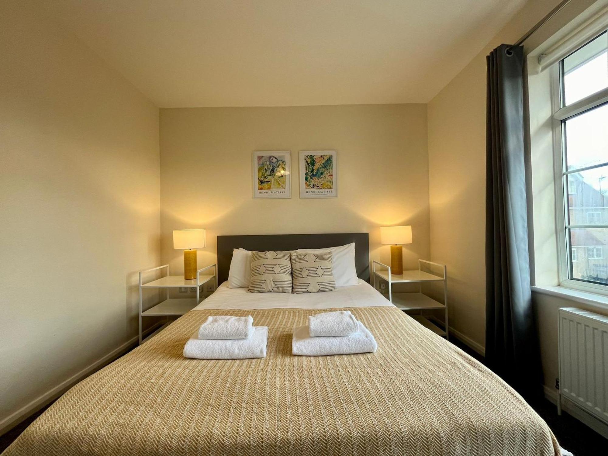 Apartment Central, Newly Refurb 2 Bed Flat With Free Parking *