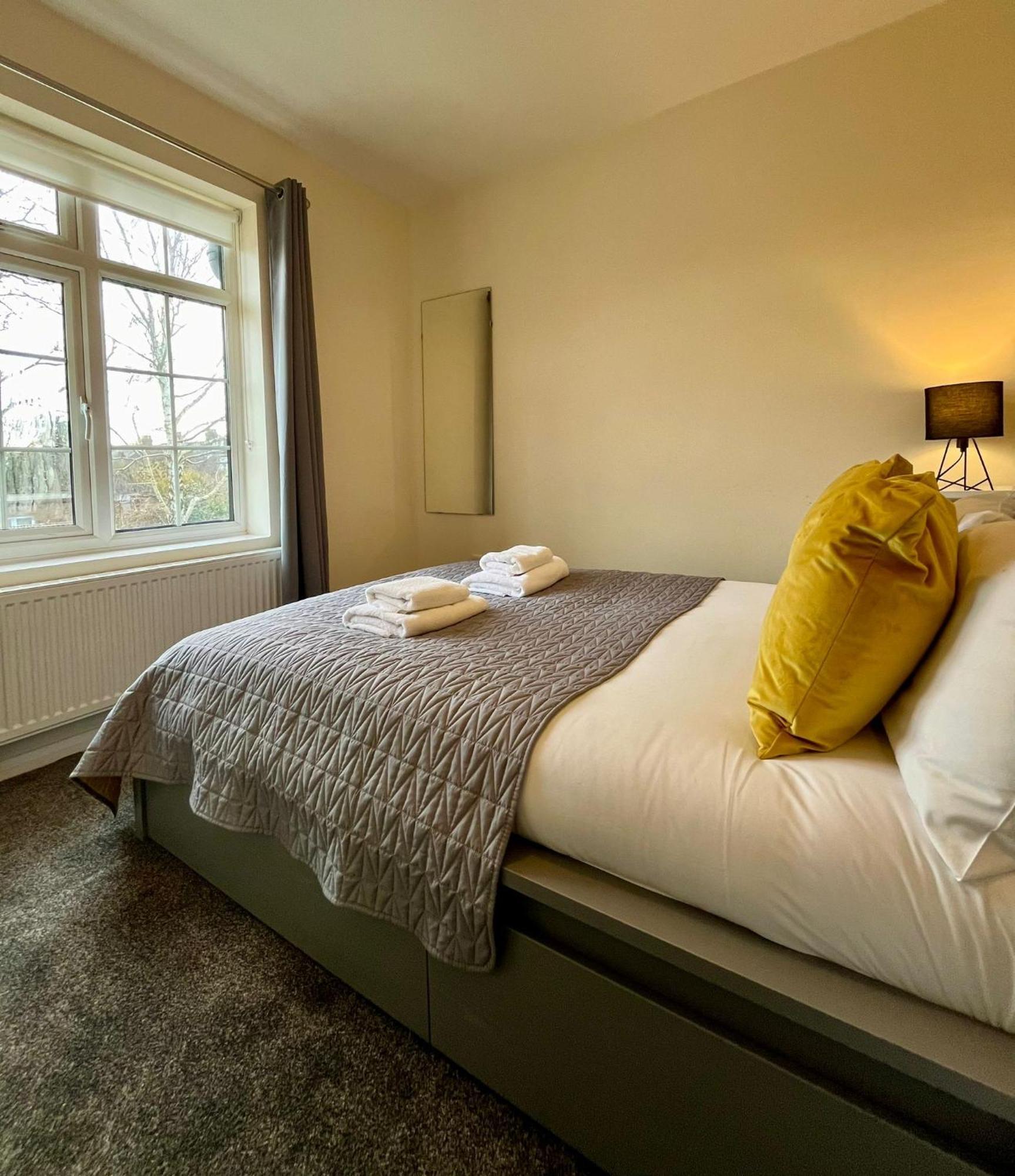 Central, Newly Refurb 2 Bed Flat With Free Parking Apartment