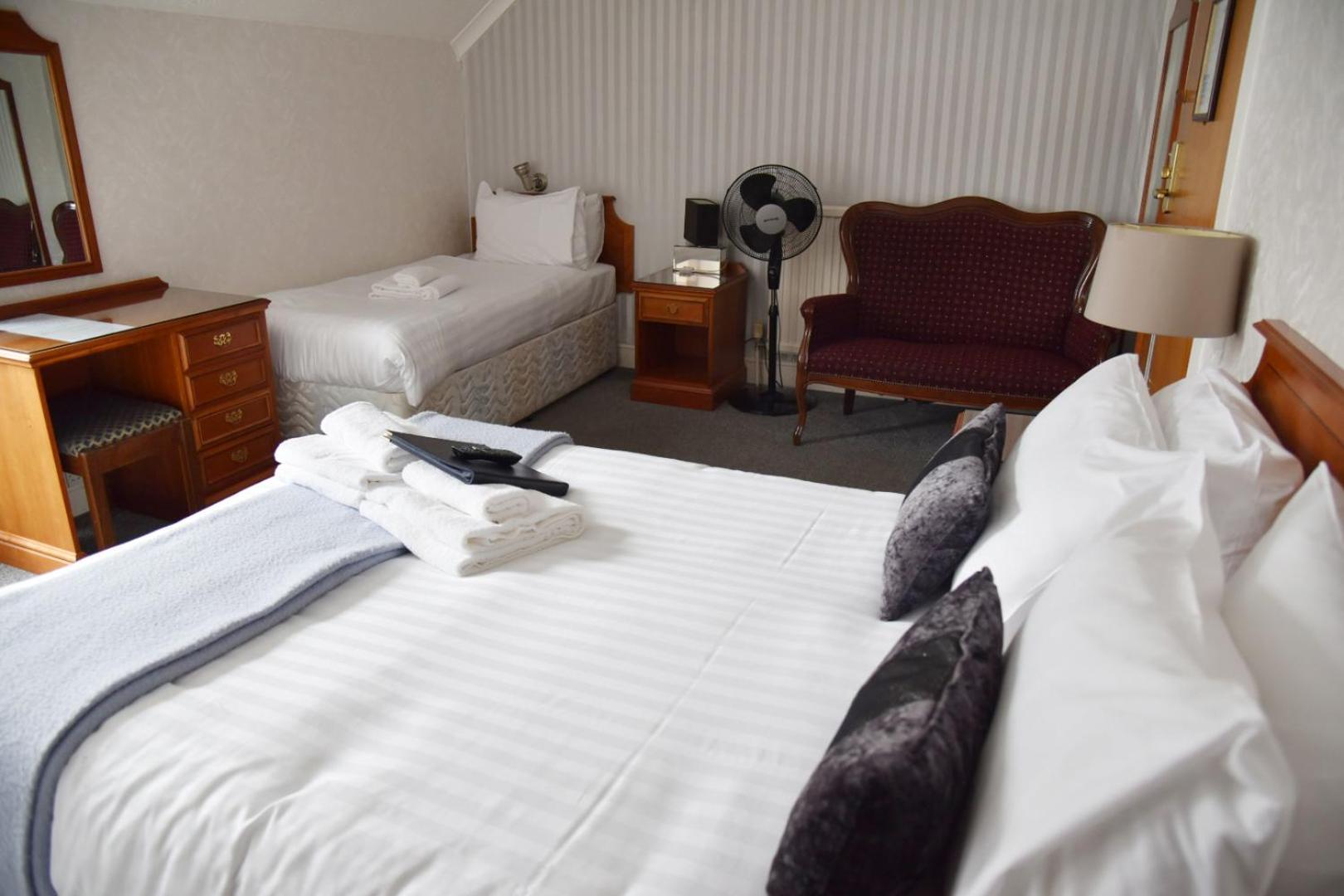 Hotel Crystal & Savour
