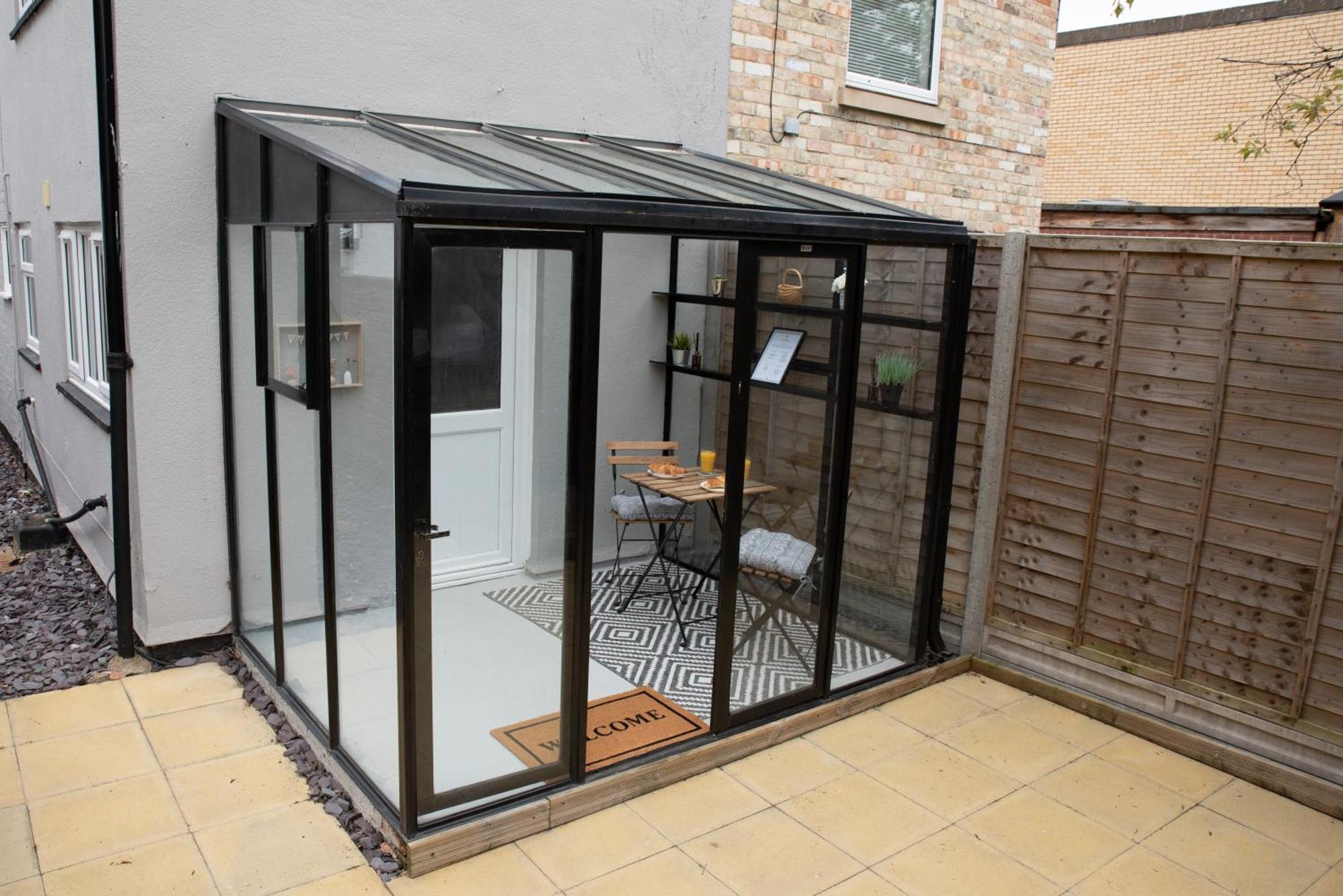 Holiday home Charming 2-bedroom Town House - Short Walk From The Station