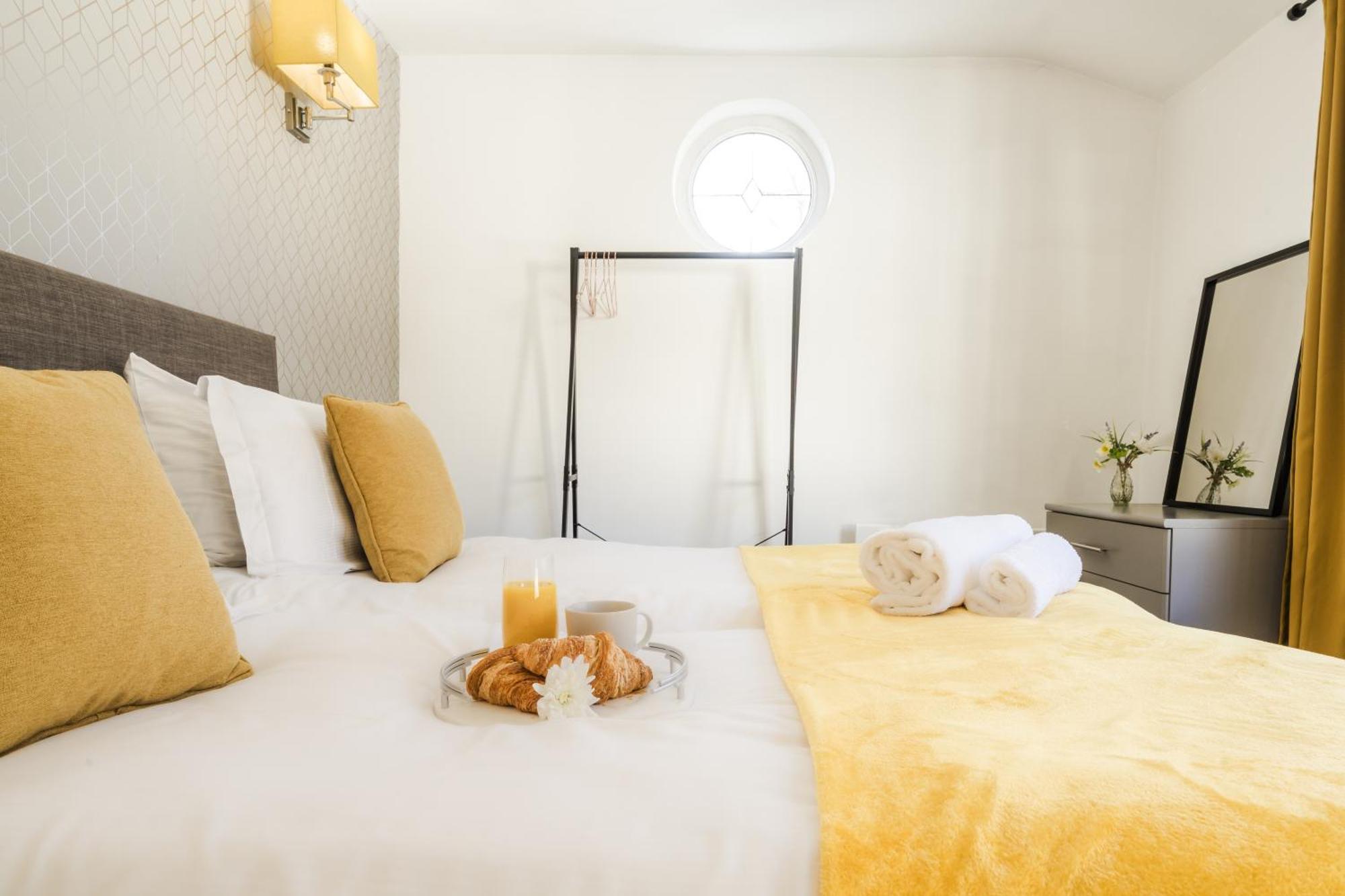 Holiday home Charming 2-bedroom Town House - Short Walk From The Station