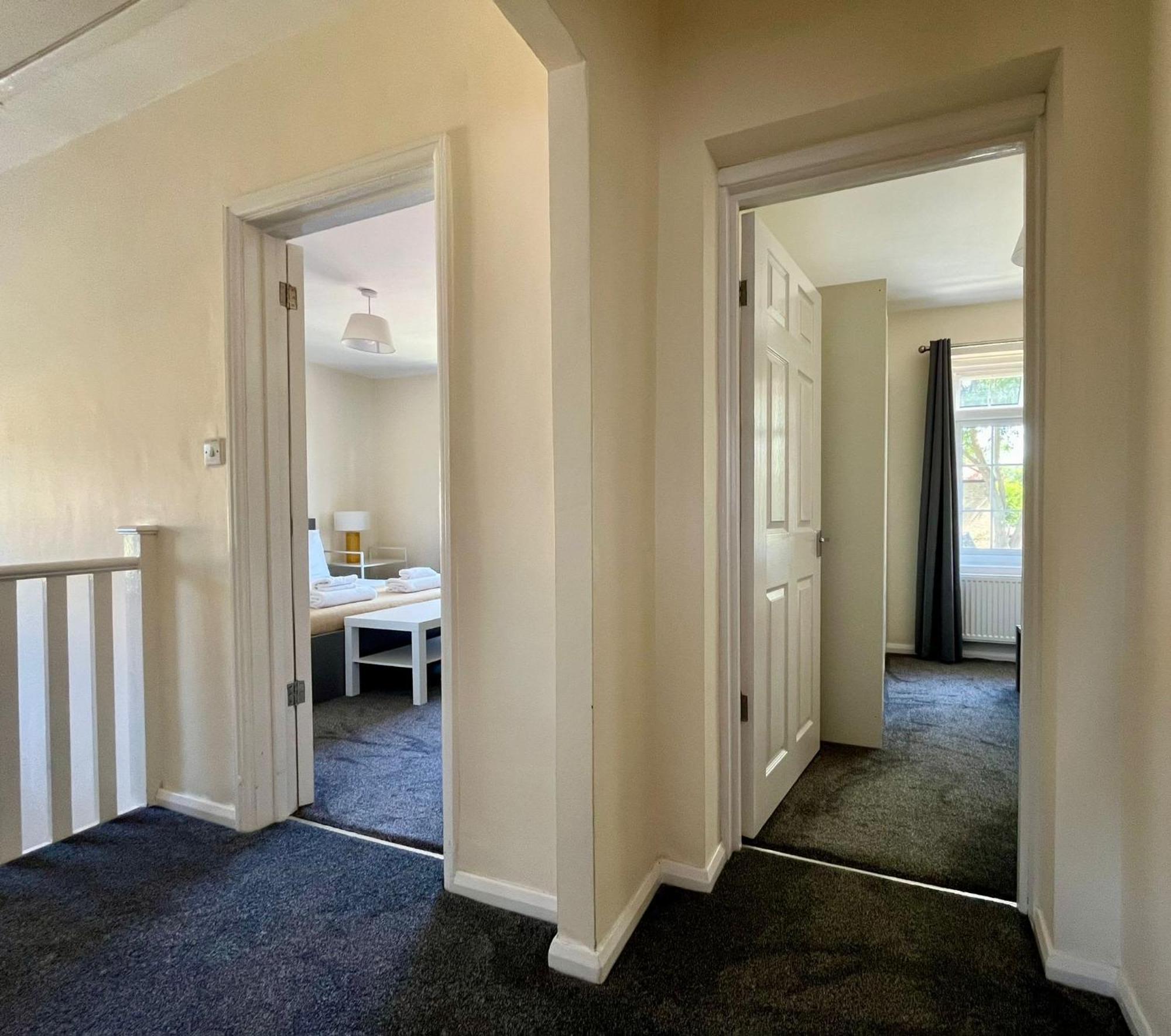 Central, Newly Refurb 2 Bed Flat With Free Parking Apartment *