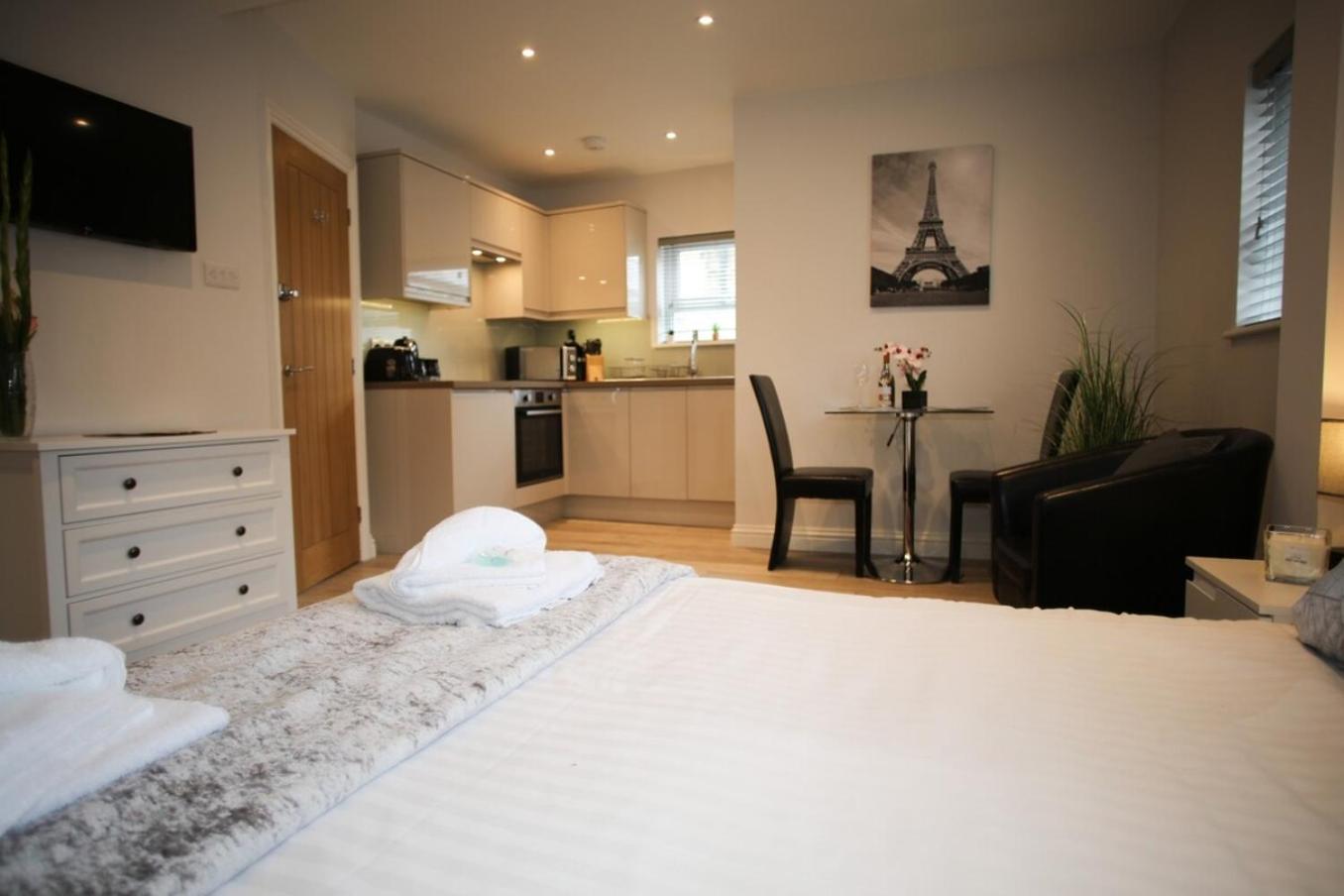 Cb1 Just Off Mill Rd, Close To Train Station - Walk To Station And Centre Apartment *