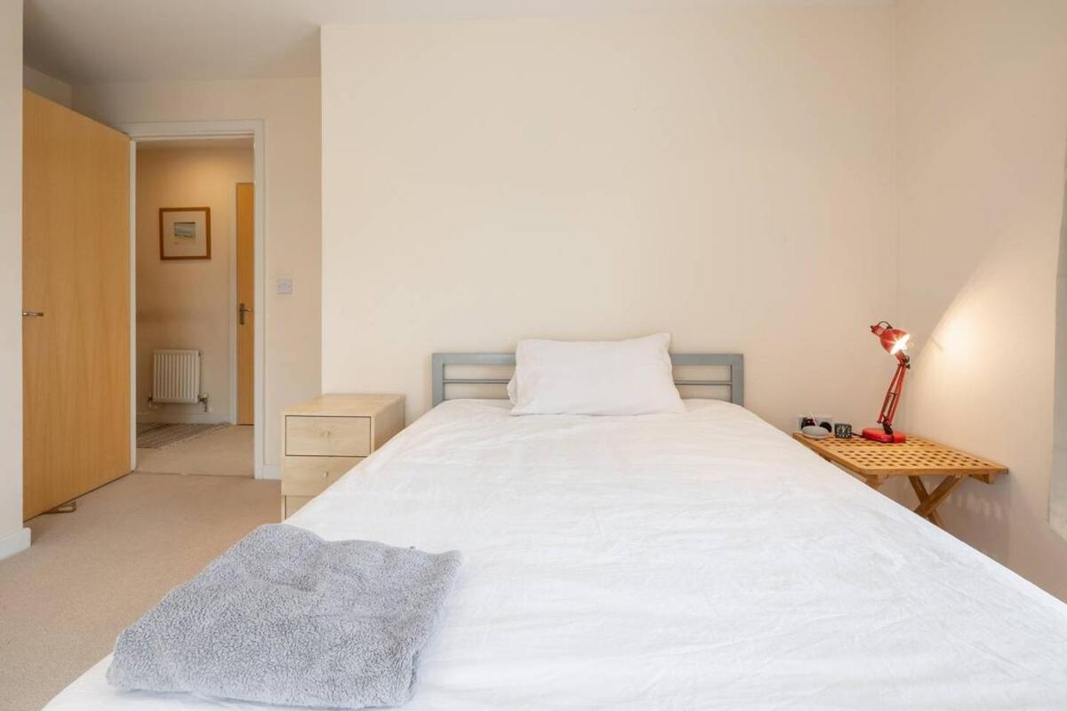 2 Bedroom Flat Next To Train Station & Gated Parking Cambridge (Cambridgeshire)