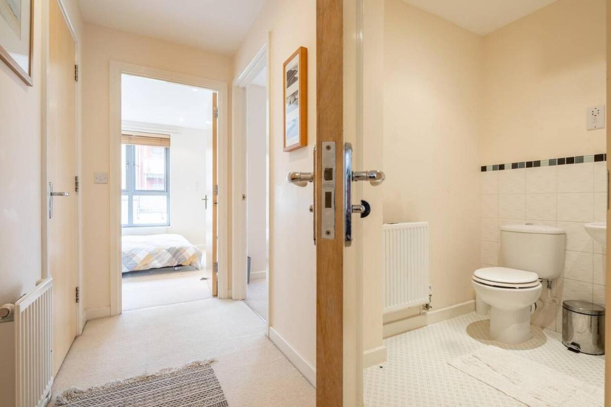 2 Bedroom Flat Next To Train Station & Gated Parking Apartment Cambridge (Cambridgeshire)
