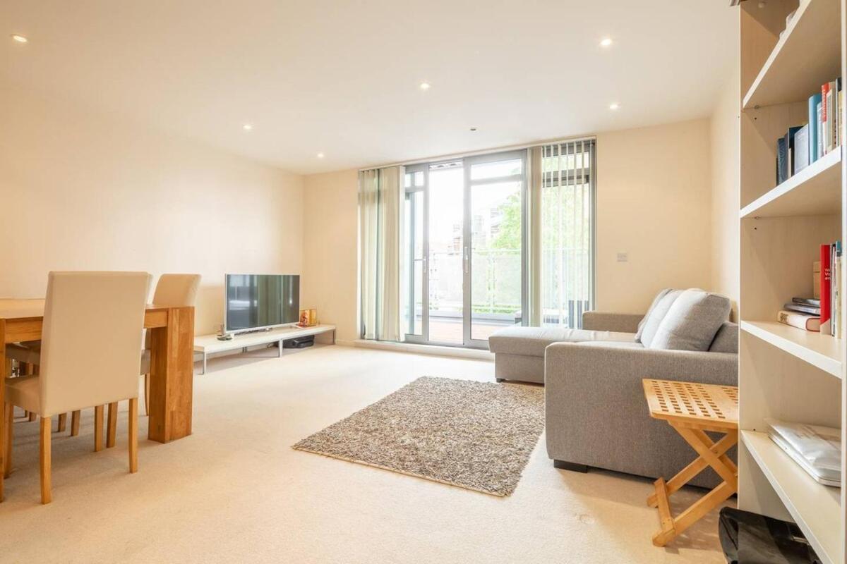 Apartment 2 Bedroom Flat Next To Train Station & Gated Parking Cambridge (Cambridgeshire)