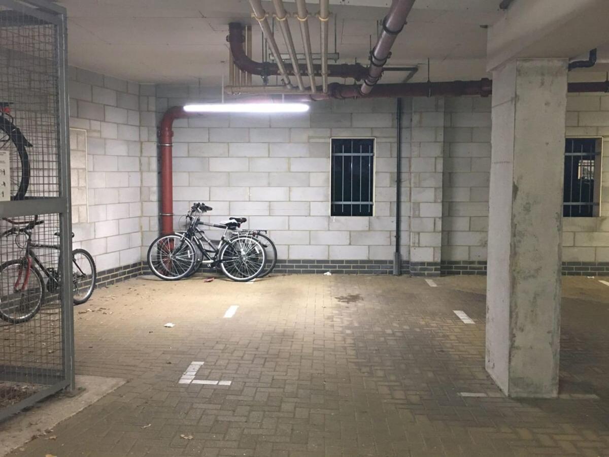 Apartment 2 Bedroom Flat Next To Train Station & Gated Parking