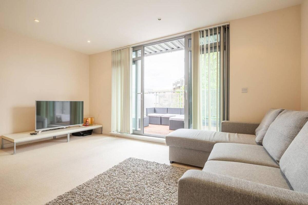 2 Bedroom Flat Next To Train Station & Gated Parking Apartment Cambridge (Cambridgeshire)