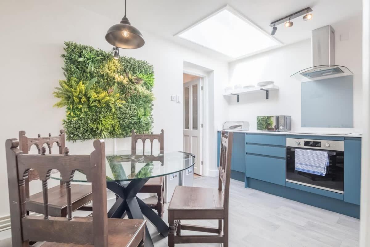 Beautiful 2bed Nr *