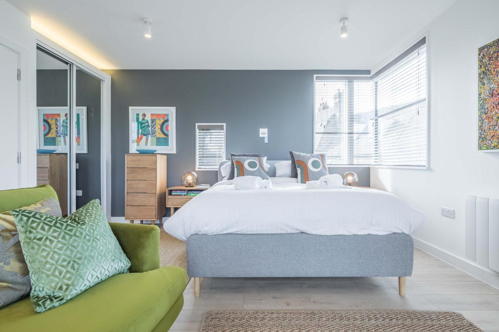 Apartment Superb River Views & Parking