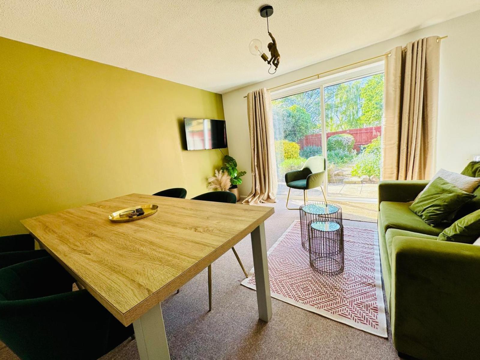 Jade's Cozy Retreat: Pet-friendly 2-bed With Garden * Cambridge (Cambridgeshire)