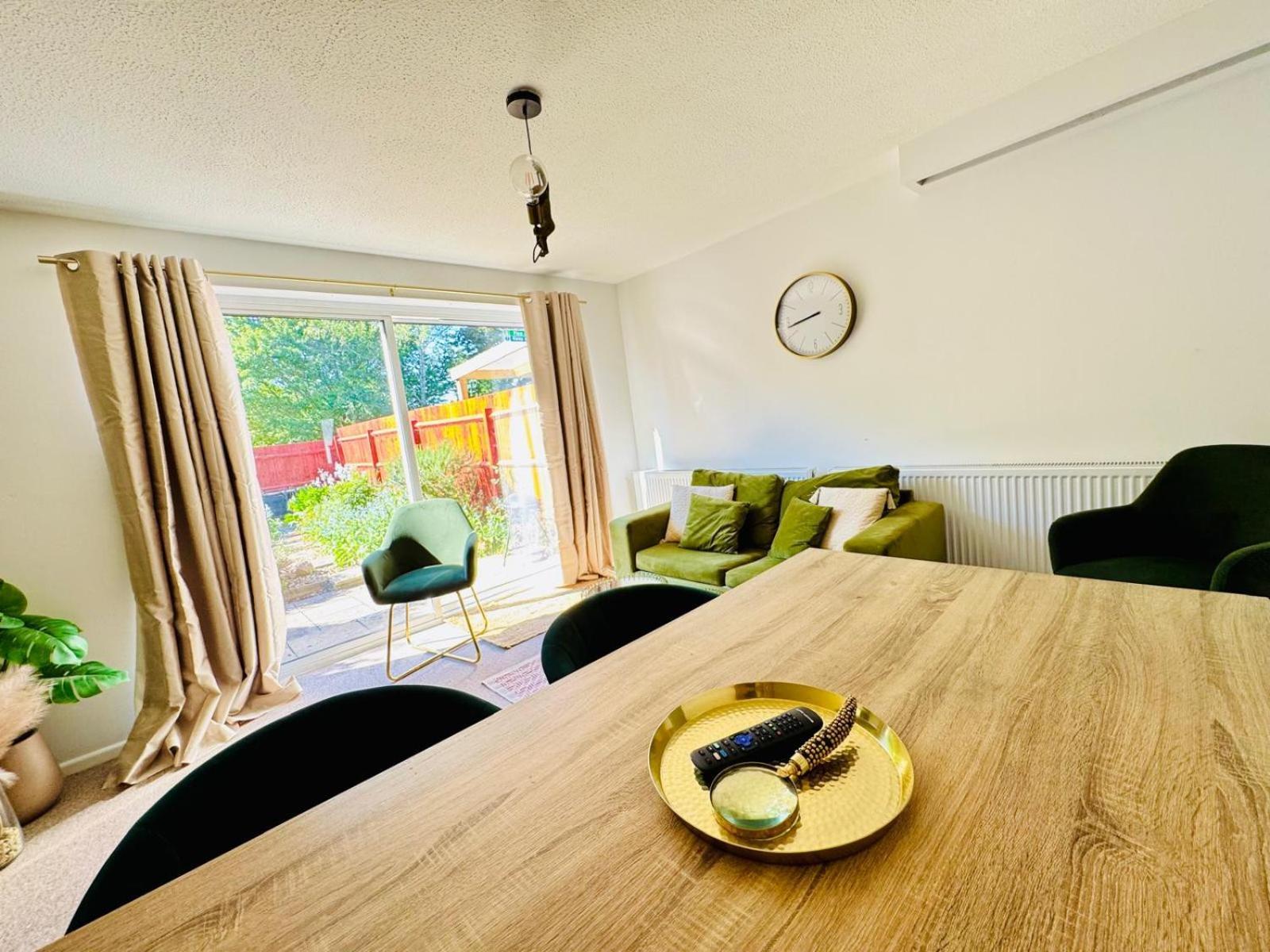 Jade's Cozy Retreat: Pet-friendly 2-bed With Garden Holiday home Cambridge (Cambridgeshire)