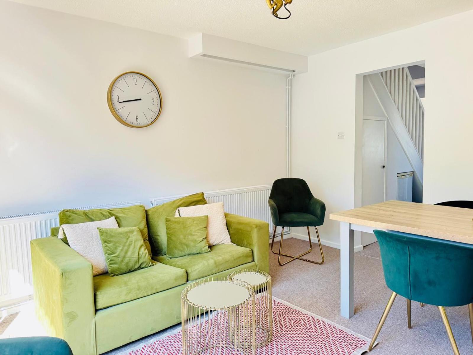 Jade's Cozy Retreat: Pet-friendly 2-bed With Garden *