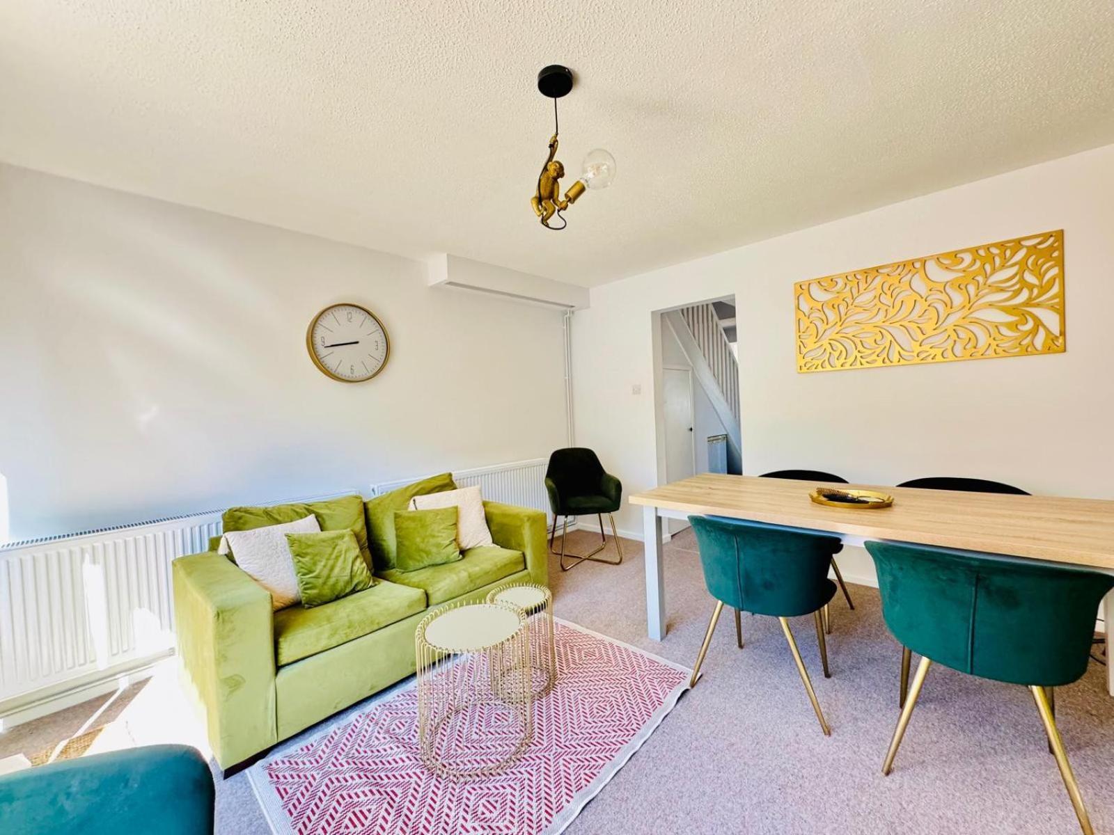 Jade's Cozy Retreat: Pet-friendly 2-bed With Garden Holiday home *