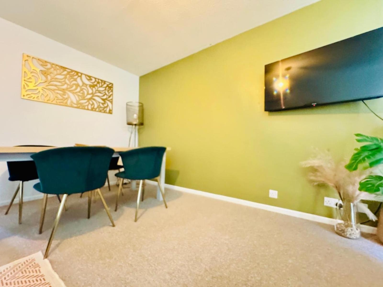 Jade's Cozy Retreat: Pet-friendly 2-bed With Garden Holiday home