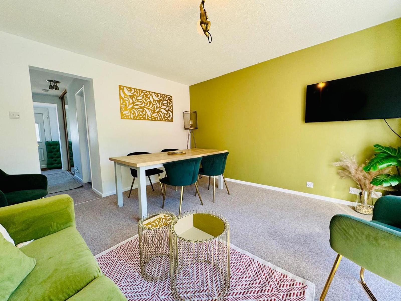 Holiday home Jade's Cozy Retreat: Pet-friendly 2-bed With Garden