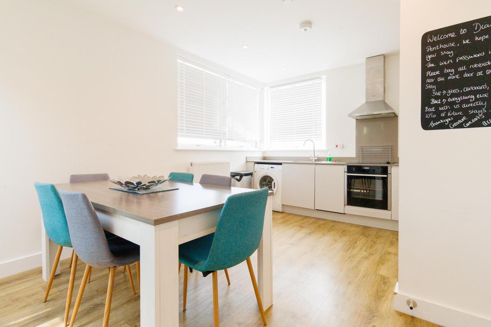 Diamond Penthouse: Centre Oasis With Stunning Views *