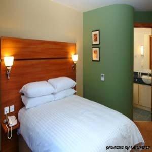 Ramada Cambridge Hotel 4*