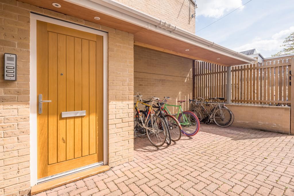 Koala & Tree - Cambridge Centric Location Renovated Studios - Short Lets & Serviced Accommodation *
