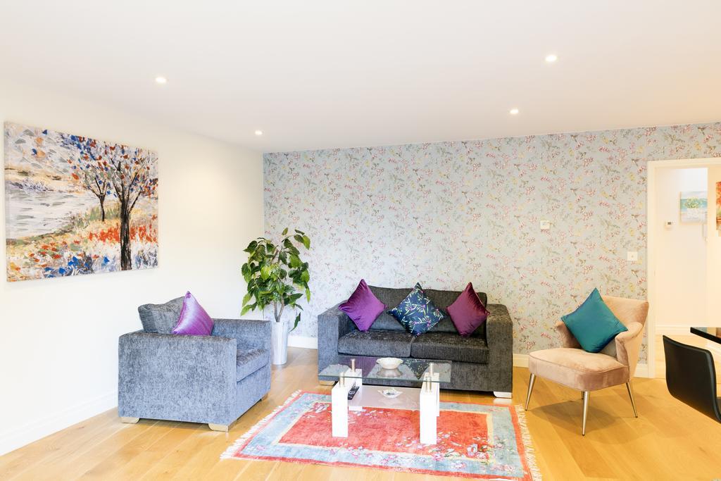 Penthouse 5 Mins Walk To Centre & Colleges With Balcony & Sleeps 6 Apartment *