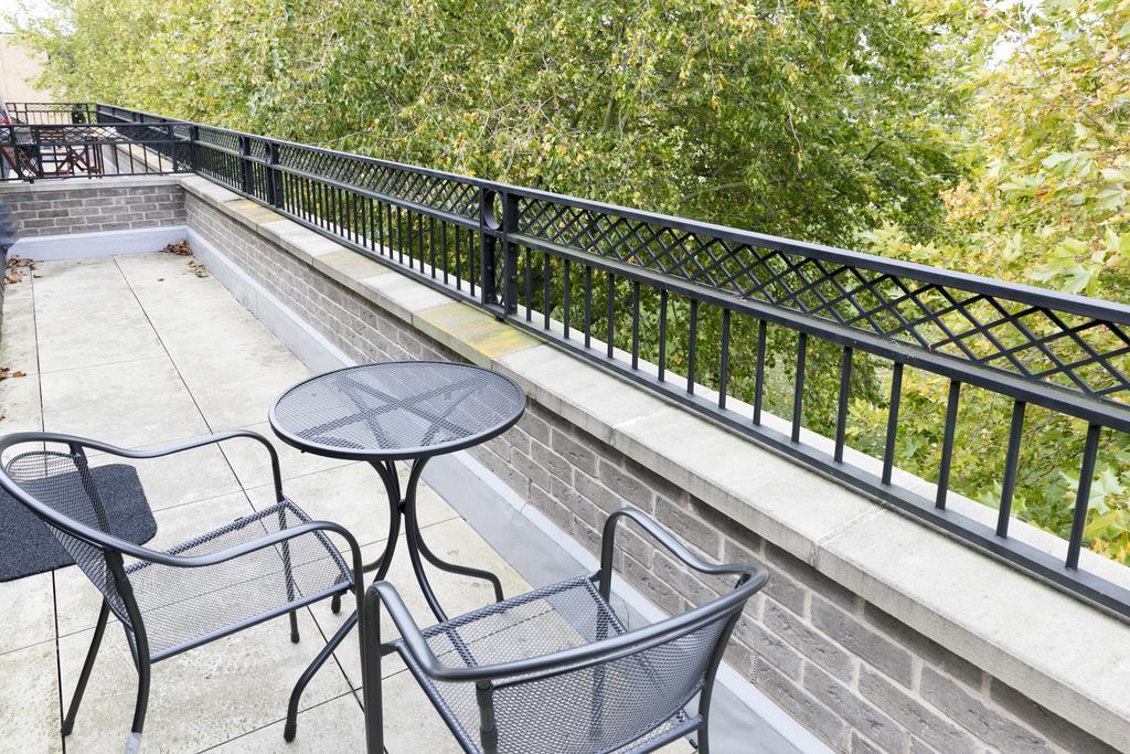 Apartment Penthouse 5 Mins Walk To Centre & Colleges With Balcony & Sleeps 6