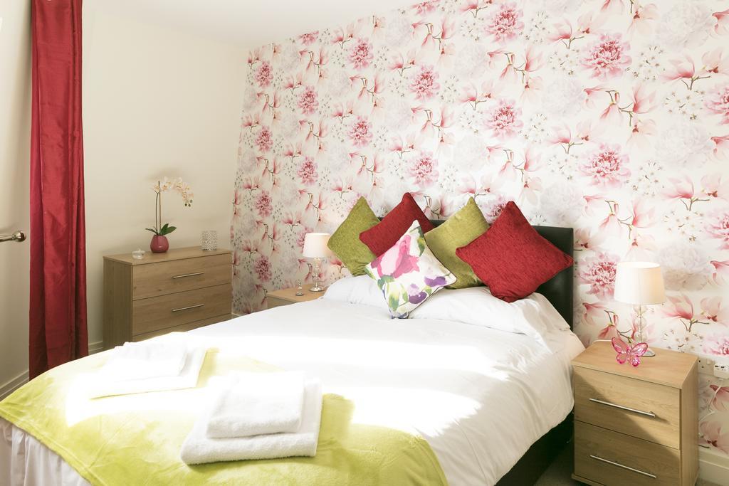 Penthouse 5 Mins Walk To Centre & Colleges With Balcony & Sleeps 6 Apartment