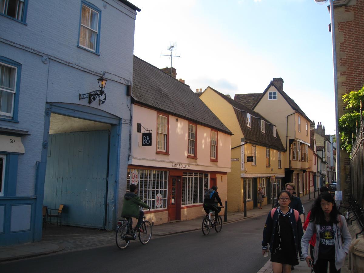 Homestay Cambridge Farmers Outlet *
