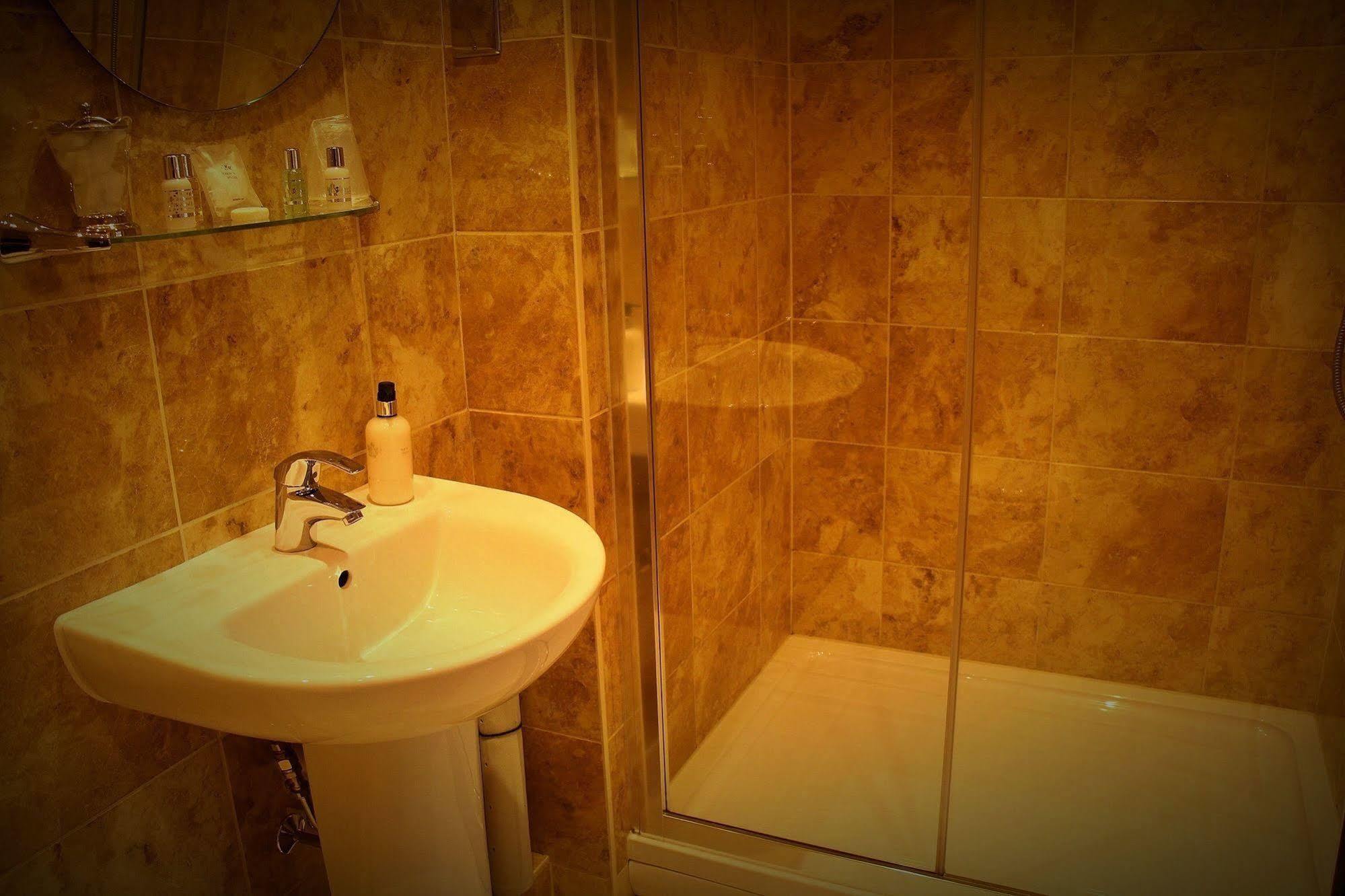 Autumn House 4*