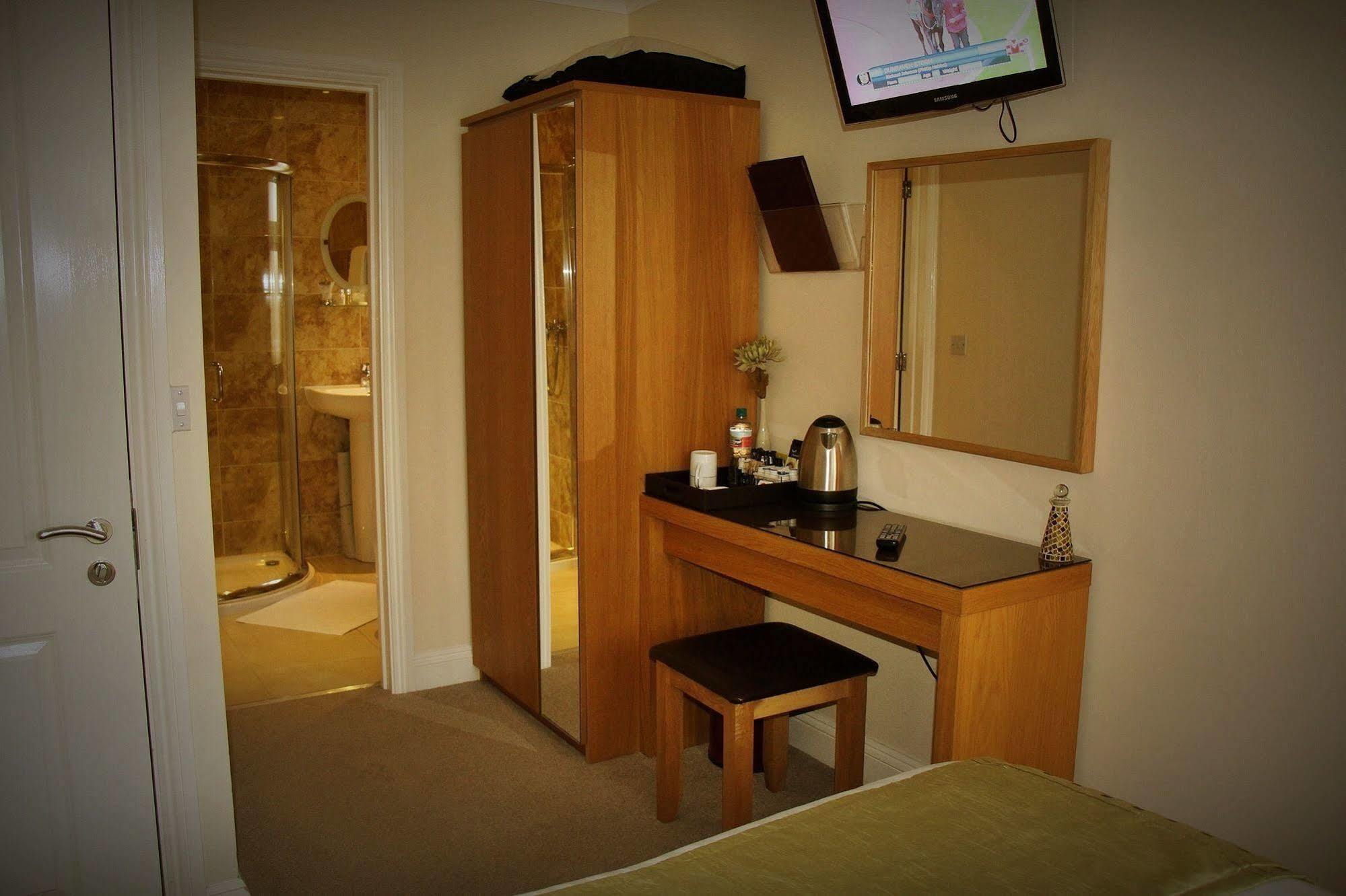Guest house Autumn House 4*