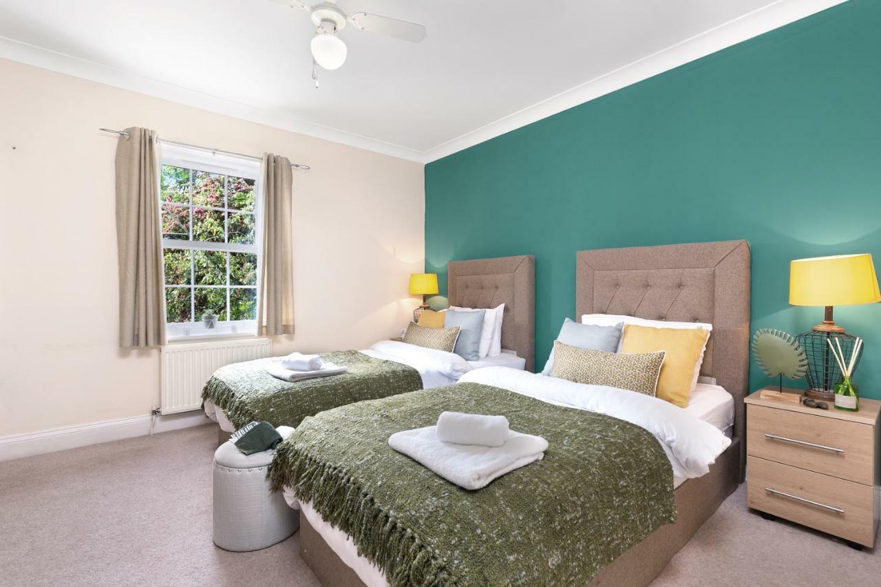 Stylish - Parking - Garden - Sleeps 6 Holiday home *