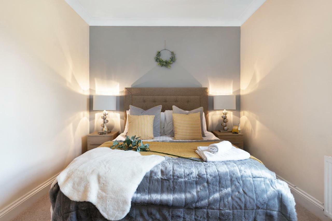 Holiday home Stylish - Parking - Garden - Sleeps 6
