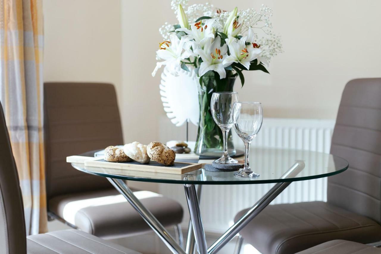 Holiday home Stylish - Parking - Garden - Sleeps 6 *
