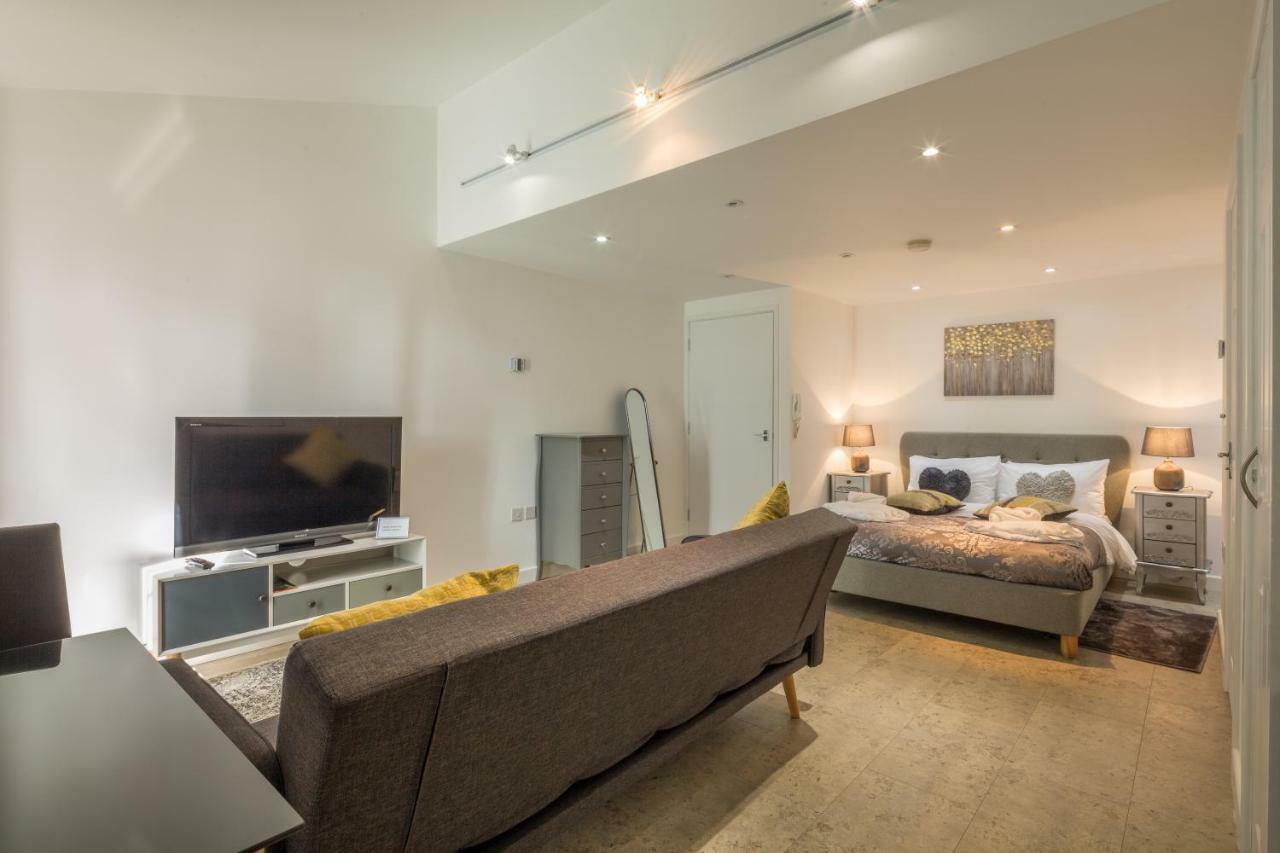 Koala & Tree - Cambridge Centric Location Renovated Studios - Short Lets & Serviced Accommodation Apartment *