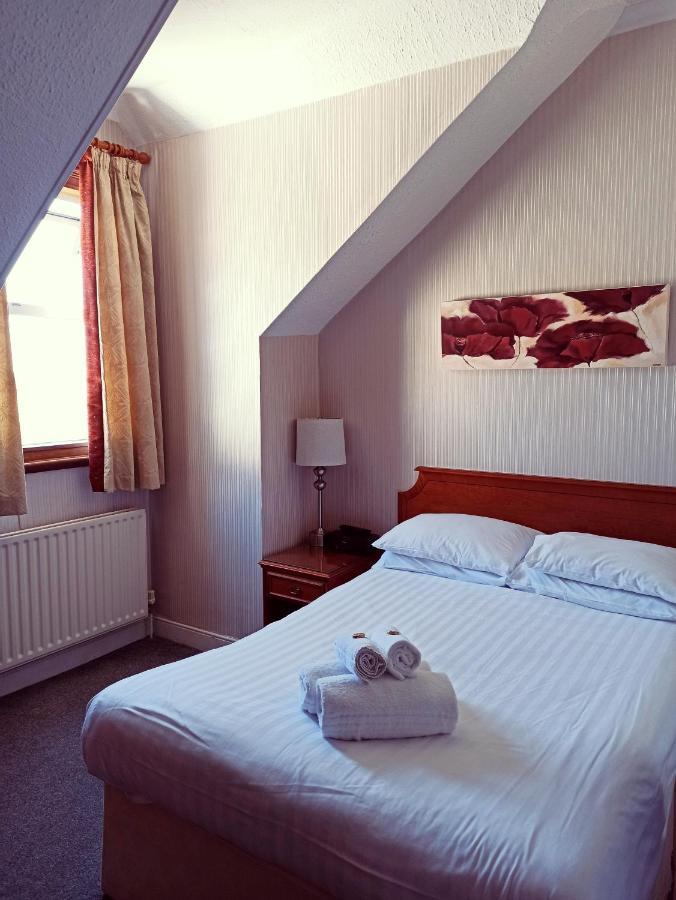 Crystal & Savour Hotel