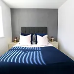 Large Stylish Cambridge House