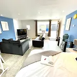 Koala & Tree - Massive Studio Apartment Centric Location - Short Lets & Serviced Accommodation Cambridge