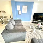 Koala & Tree - Massive Studio Apartment Centric Location - Short Lets & Serviced Accommodation Cambridge