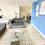Koala & Tree - Massive Studio Apartment Centric Location - Short Lets & Serviced Accommodation Cambridge