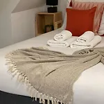 Ferndale Lodge By Mia Living 2 Bedroom Apartment With Parking