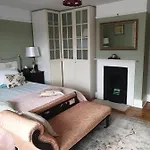 Harry\'S Bed And Breakfast