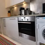 Stunning 2 Bedroom Apartment With Parking In A Prime, Central Location