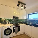 Luxury Station Apartment By Payman Club
