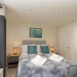 Luxury Station Apartment By Payman Club