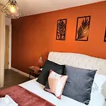 Luxury Station Apartment By Payman Club