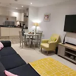 Modern Flat With Free Parking