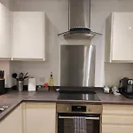 Modern Flat With Free Parking