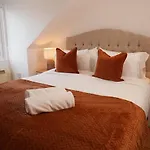 The Loft - King Bed, Central, Entire Apartment